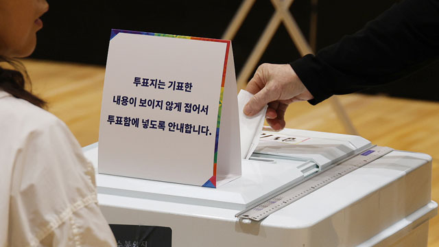 오전 8시 전국 투표율 5.7%…“20대 당시 5%보다 <br>높아”