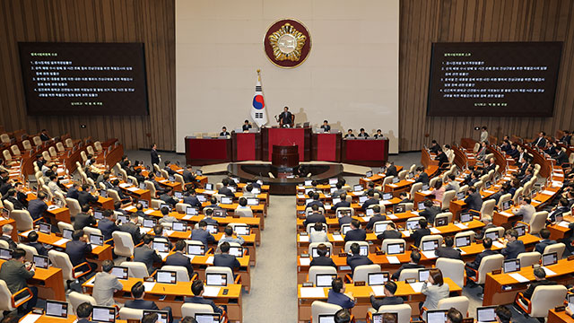 민주당 주도 ‘3대 특검법’ 본회의 통과…국민의힘 반발