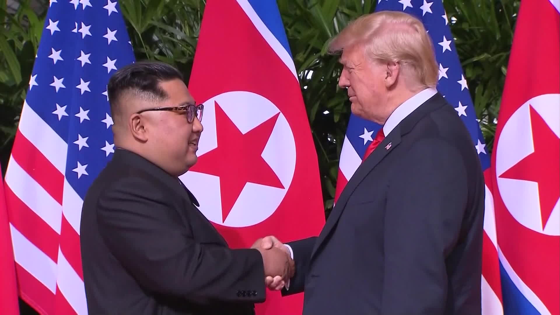 “트럼프, 김정은과의 서신 교환에 개방적”…<br>“친서 외교 재개 시도”