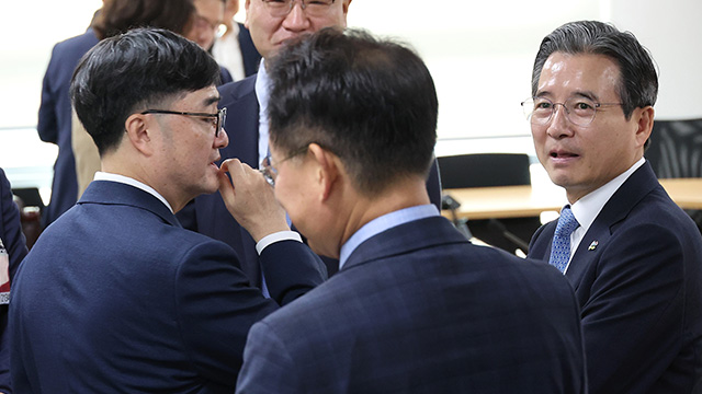 [속보] 당정 “추경에 소비쿠폰 포함…보편 지급하되 <br>취약층 추가 지원”