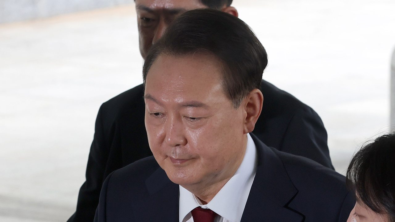 내란 특검, 윤석열 전 대통령 조사 시작