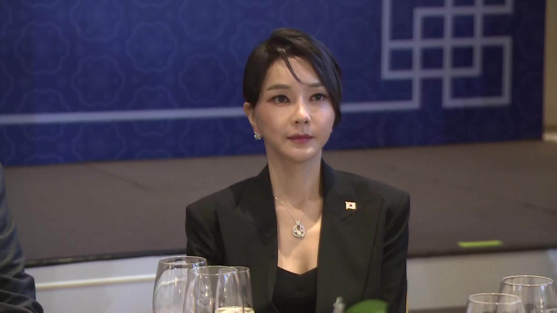 ‘김건희 목걸이’ 모조품 확인…윤 전 대통령, 특검 소환 불응