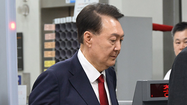 윤석열 전 대통령, 김건희 특검 첫 소환에 불응…“내일 출석 재통보”