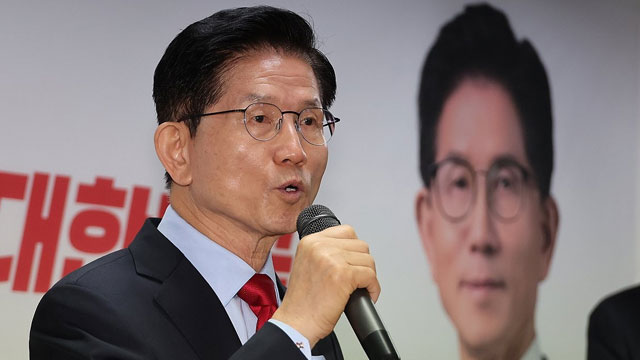 국민의힘 김문수, 선관위 찾아 대선후보 등록