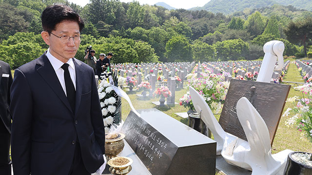 김문수, 국립대전현충원 참배 “헌신 정신 이어받는 것, 국가 기본”