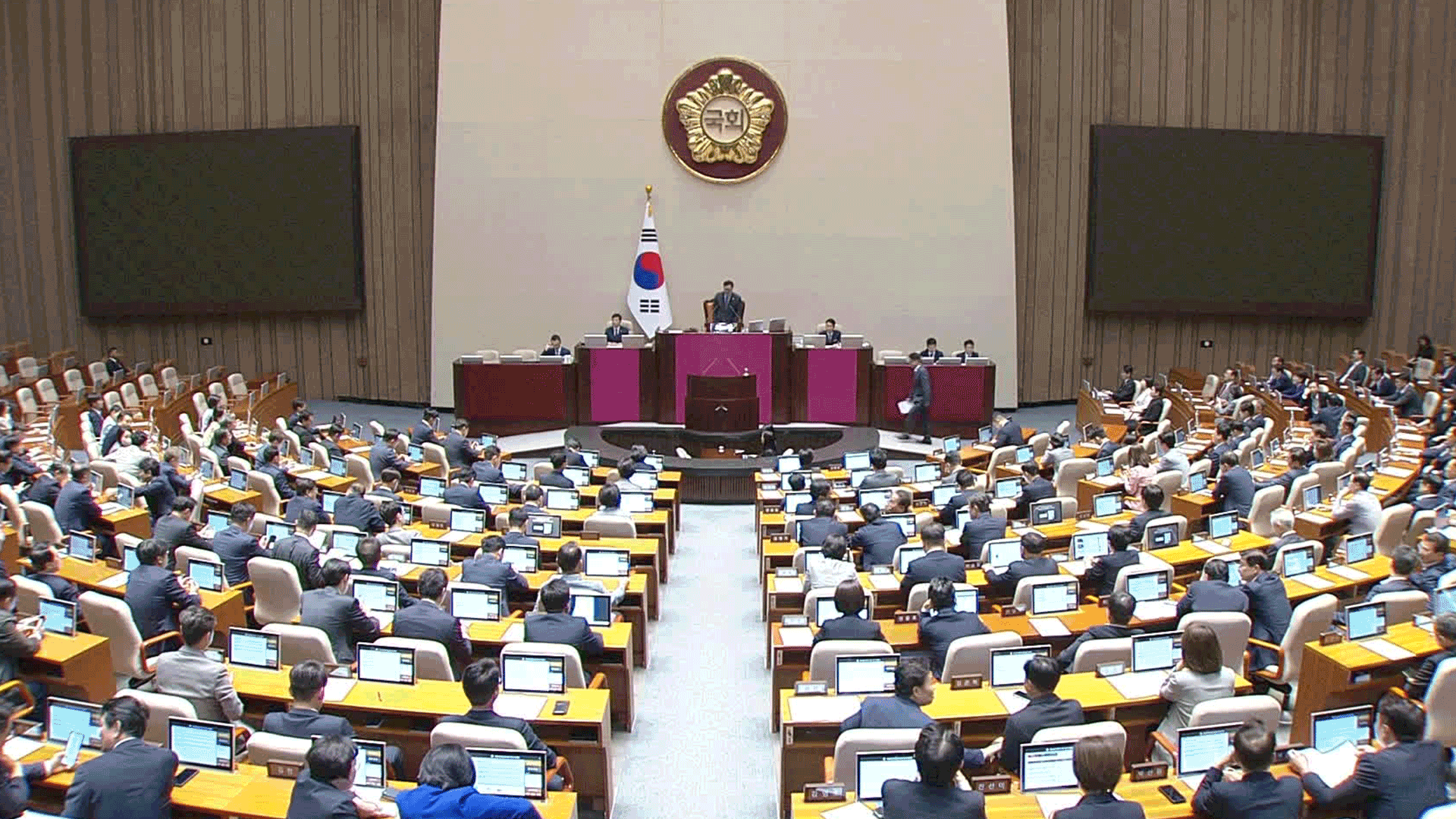 “‘대통령 재판 정지법’ 12일 처리”…상법·방송3법도 속도