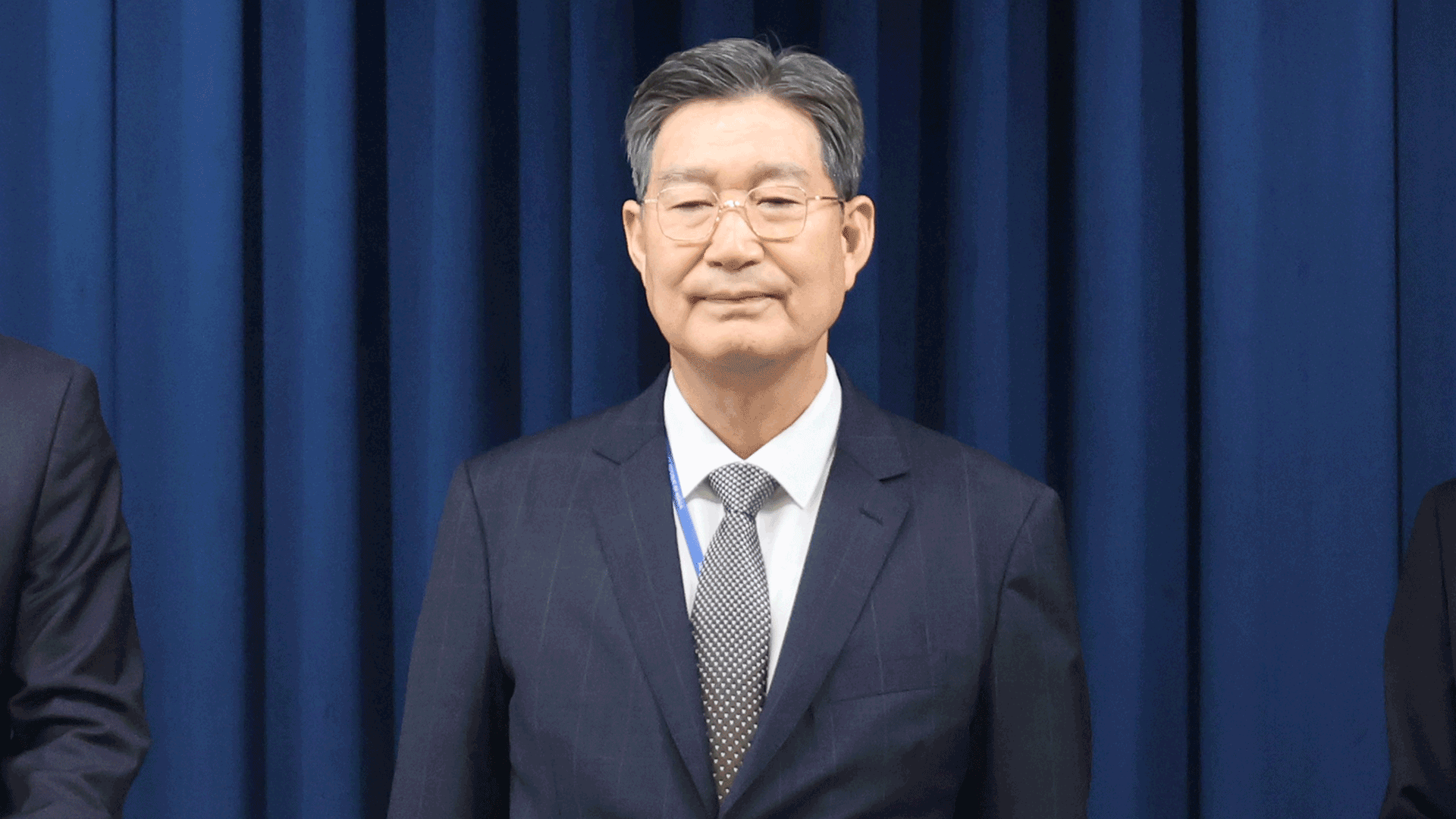 오광수 민정수석 사퇴…새 정부 첫 고위직 낙마