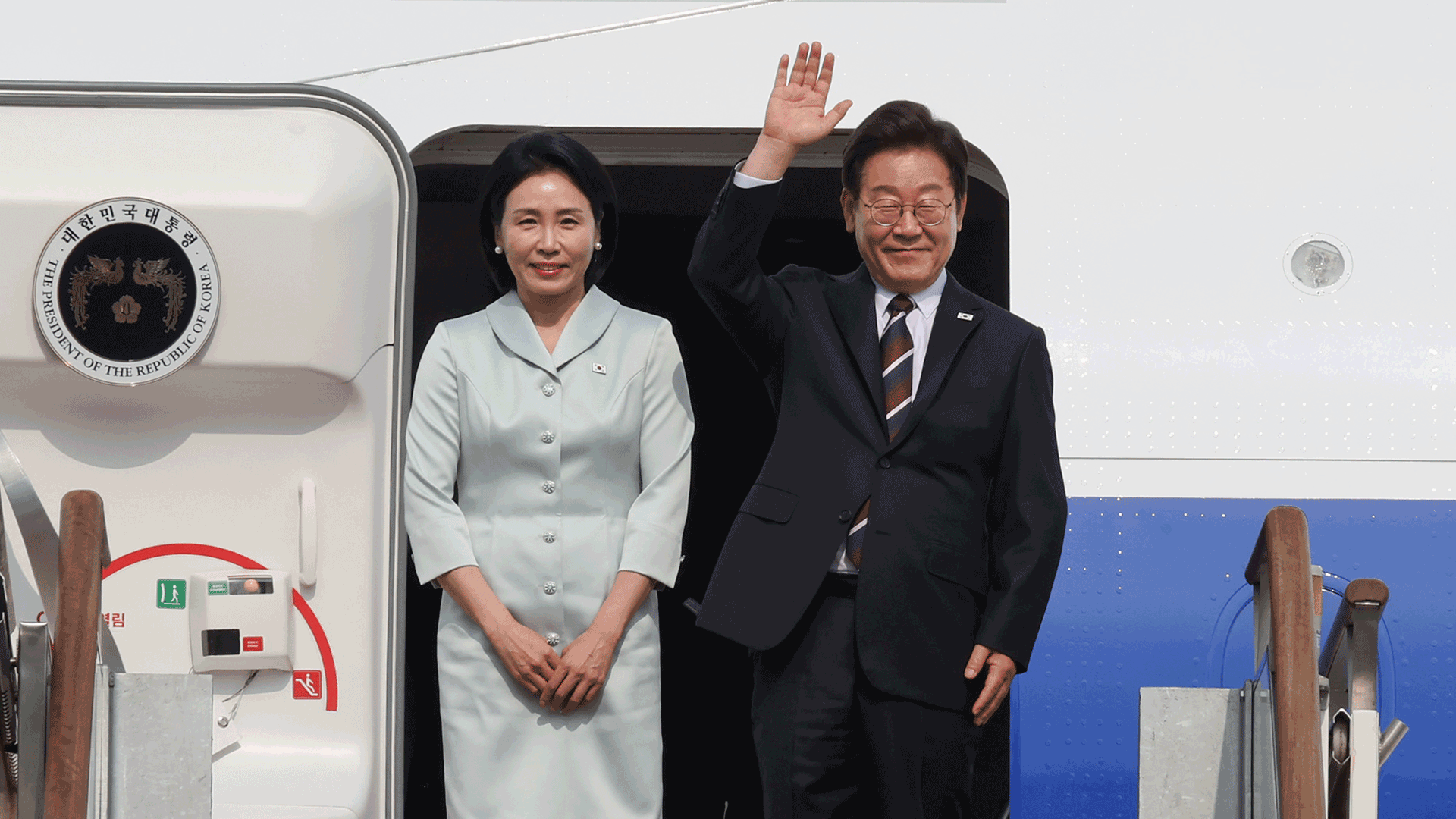 이 대통령, G7 참석 위해 출국…외교 무대 데뷔