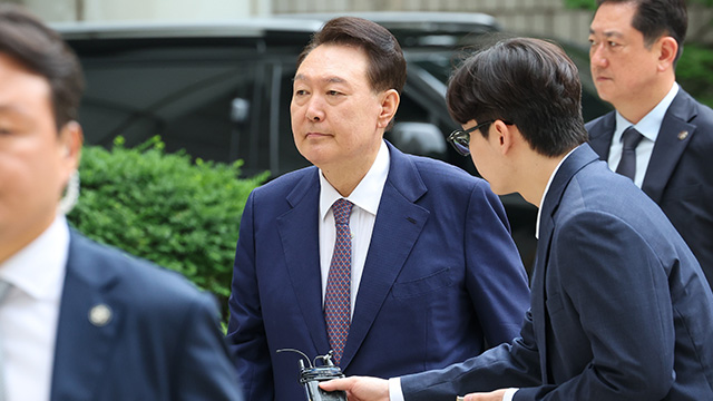 [속보] 내란 특검 “윤석열 전 대통령 체포영장 기각”