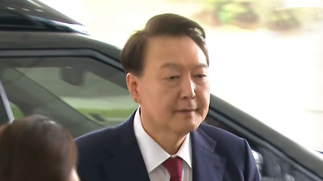 [속보] 윤석열 전 대통령 내란 특검 조사…청사 1층으로 공개 출석
