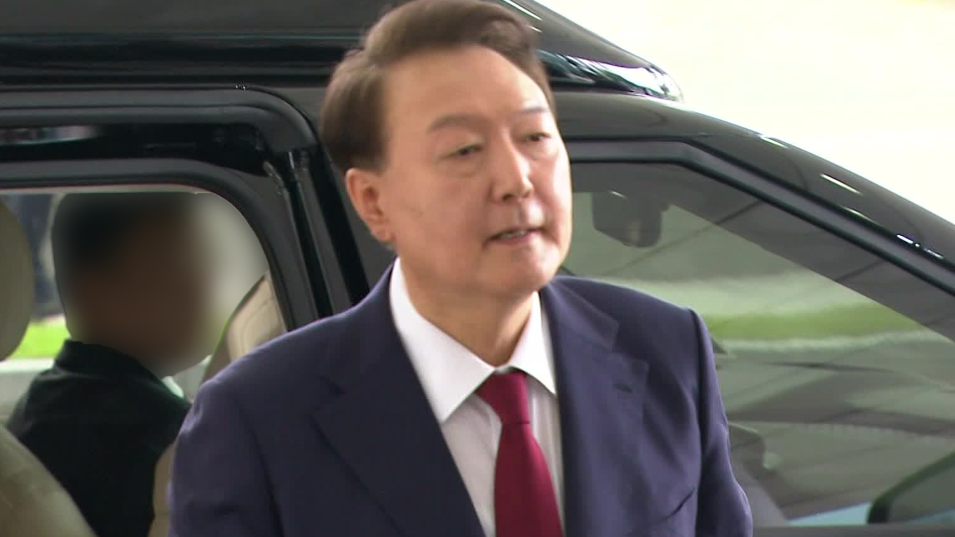 심야 조사 진행 중…“추가소환 예정”