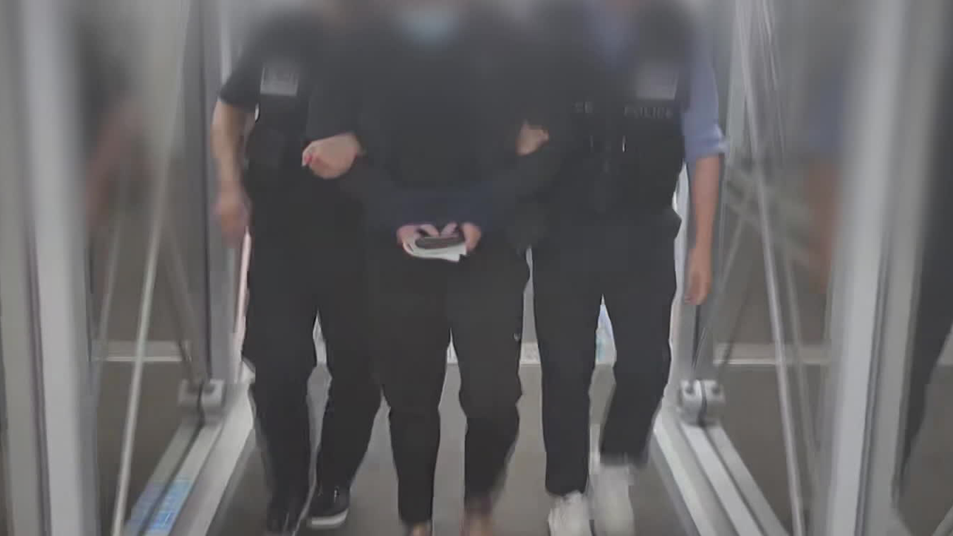 드라마 흉내낸 사기집단 총책 강제 송환…제주행 항공기 승객 난동