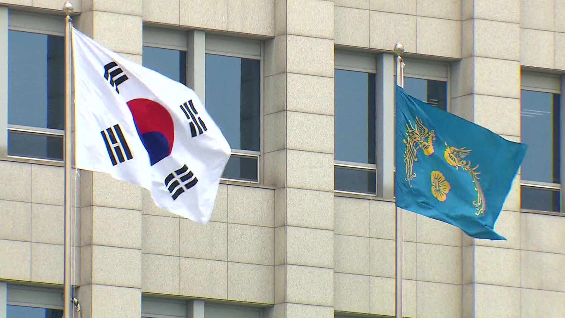 ​민정수석에 검찰 출신 봉욱…<br>법무 등 5개 부처 차관 임명