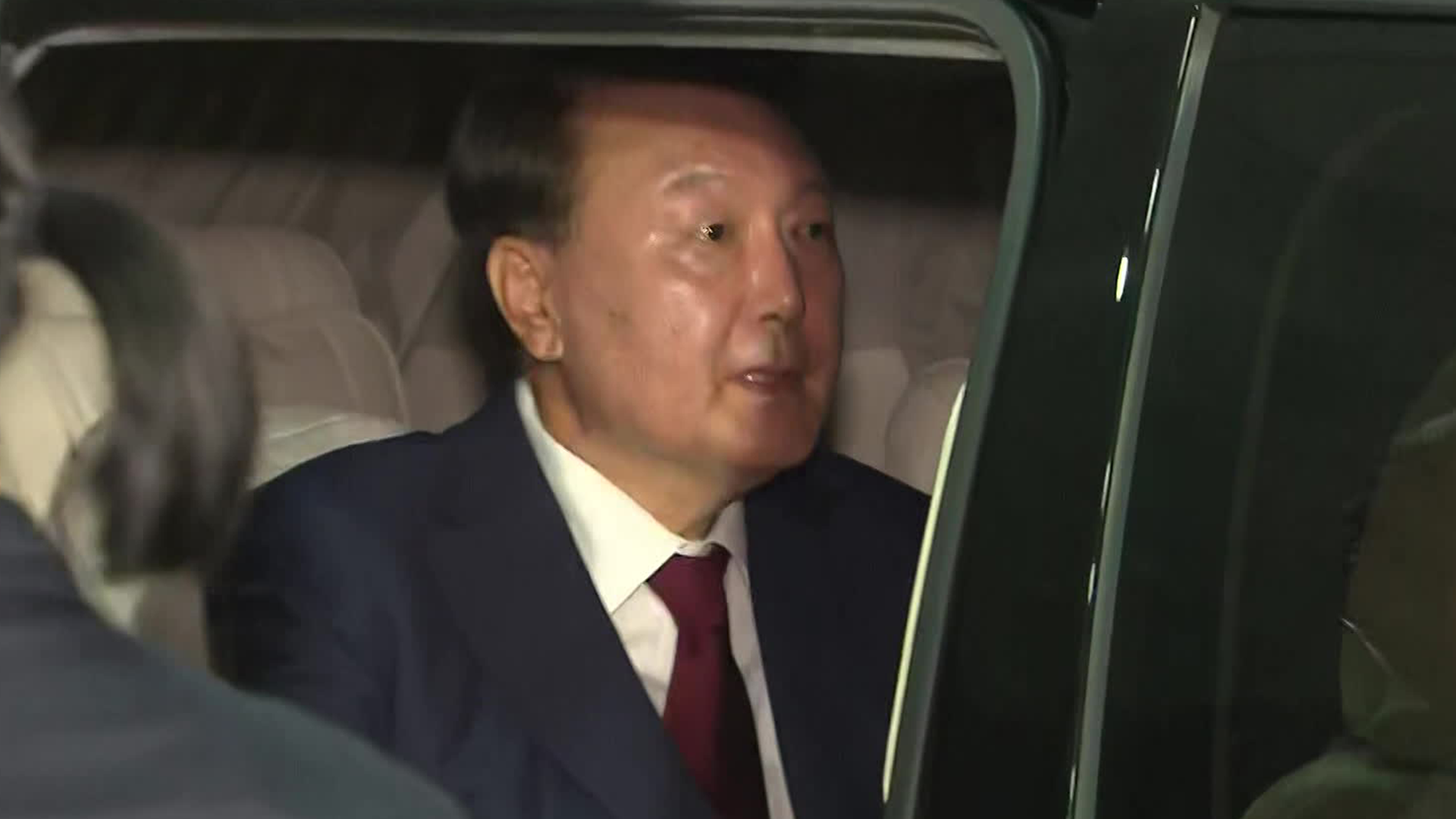 내란 특검 2차 소환 통보…윤 전 대통령, 출석 연기 요청