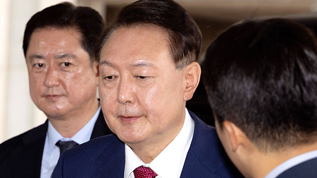 내란특검, 윤 전 대통령 오후 조사 재개…오전 ‘체포방해’ 혐의 조사 마무리